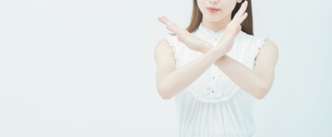 嫌がる女性